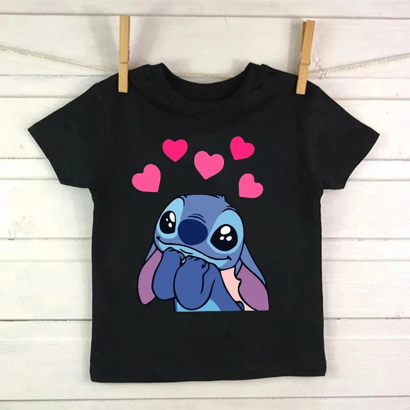 Детска тениска Stitch love you  https://satmoda.com/products/детска-тениска-stitch-love-you  Детска тениска със забавен принт за всяко малко приключение. Мека и дишаща, за комфорт през целия ден.