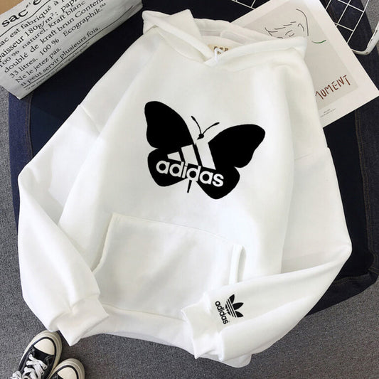 Дамски суичър Adidas Butterfly.  https://satmoda.com/products/дамски-суичър-adidas-butterfly  Ефектен дамски суичър с качулка и връзки.Материята на суичъра е изключително мека и приятна. Осигурява максимален комфорт и топлина през зимните дни.Суъчъра е с лека памучна вата от вътрешната странаПроизход: България100% Памук