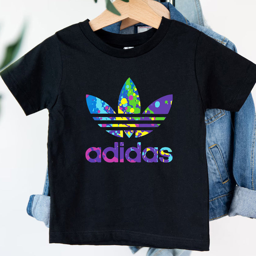 SatModa  SatModa  https://satmoda.com › products › детска-тениска-adidas-stain  Детска тениска Adidas Stain / SatModa  Детска тениска със забавен принт за всяко малко приключение. Мека и дишаща, за комфорт през целия ден.  BGN 23.60