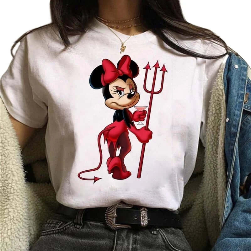 Дамска тениска Minnie the Devil - SatModa  https://satmoda.com/products/дамска-тениска-minnie-the-devil  Ефектна дамска тениска с обло деколте и свободна кройка. Осигурява максимален комфорт през летните дни.Съчетава се добре както с дънки, така и със спортен екип.