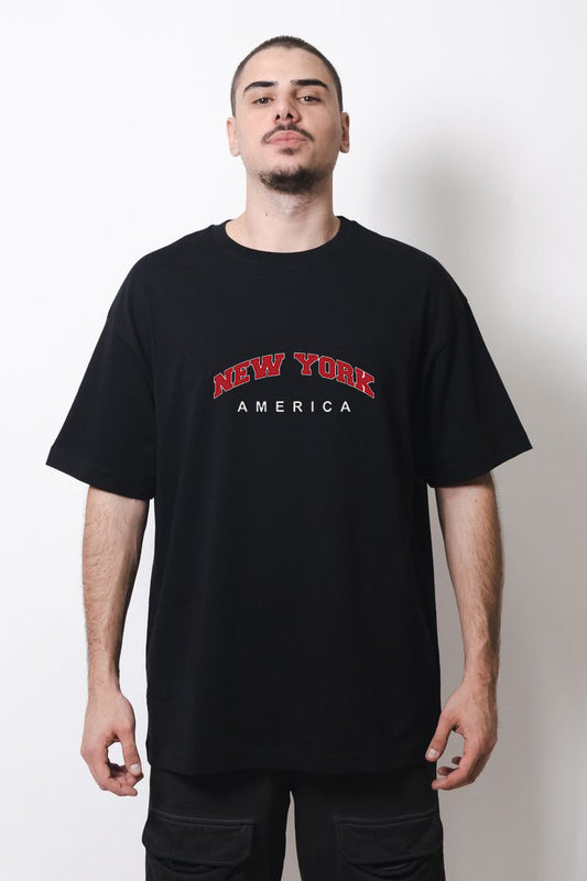 Мъжка тениска Oversize New York

Тениска с обло деколте и свободна кройка. Материята на тениската е изключително мека и осигурява максимален комфорт през летните дни. Съчетава се добре с елеган…

BGN 36.90