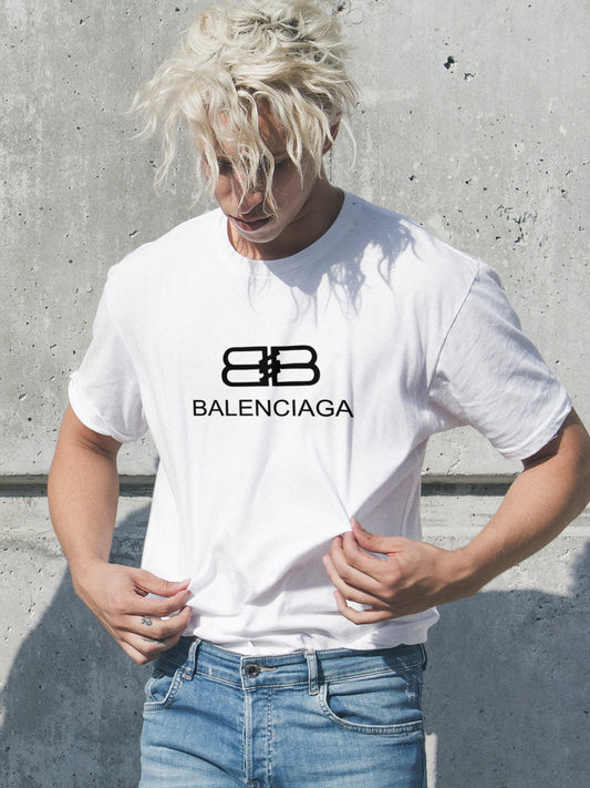 Мъжка тениска Balenciaga/SatModa

Модерна мъжка тениска с обло деколте и свободна кройка. Материята на тениската е изключително мека и осигурява максимален комфорт през летните дни. Съчетава...