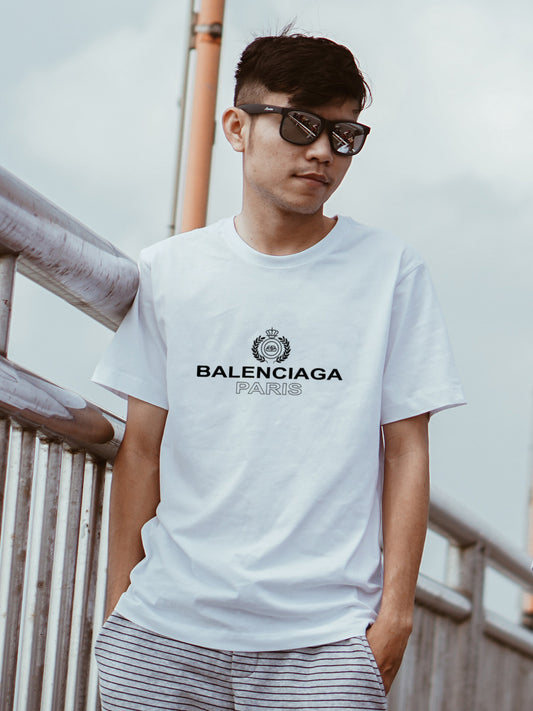 Мъжка тениска Balenciaga Paris.

Модерна мъжка тениска с обло деколте и свободна кройка. Материята на тениската е изключително мека и осигурява максимален комфорт през летните дни. Съчетава...