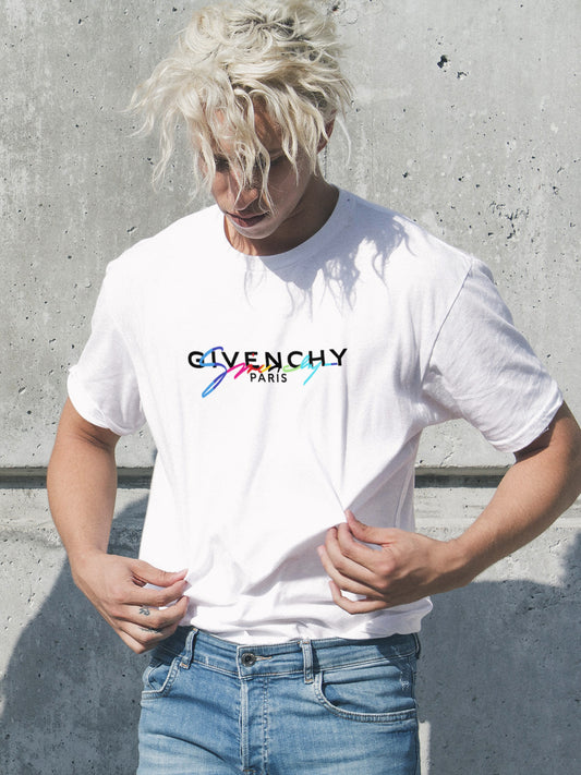 Мъжка тениска Givenchy Paris .

Модерна мъжка тениска с обло деколте и свободна кройка. Материята на тениската е изключително мека и осигурява максимален комфорт през летните дни. Съчетава...