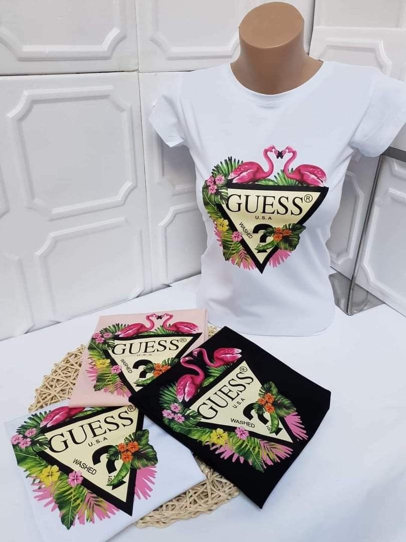 Дамска тениска Guess flamingo dtg

Дамска Тениска с обло деколте и свободна кройка. Материята на тениската е изключително мека и осигурява максимален комфорт през летните дни. Съчетава се добре с…