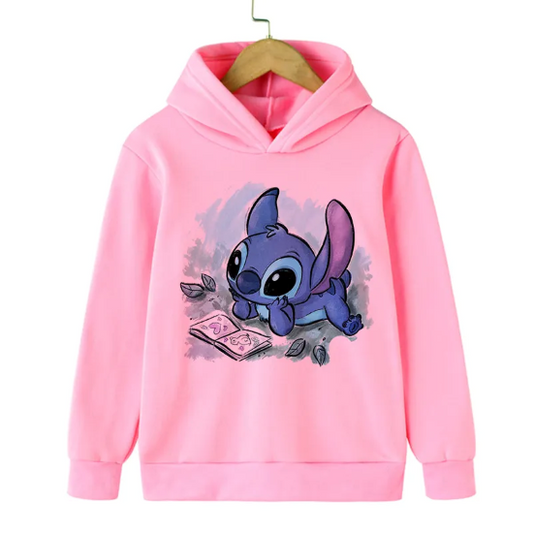 Дамски суичър Stitch Reads - SatModa  https://satmoda.com/products/дамски-суичър-stitch-reads  Ефектен дамски суичър с качулка с връзкиМатерията на блузата е изключително мека и приятна. Осигурява максимален комфорт и топлина през зимните дни100% Памук