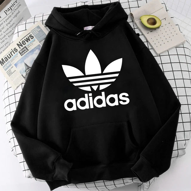 Дамски суитчър Adidas Classic - SatModa  https://satmoda.com/products/дамски-суичър-adidas-classic  Ефектен дамски суичър с качулка и връзки.Материята на суичъра е изключително мека и приятна.Осигурява максимален комфорт и топлина през зимните дни.Памучна вата