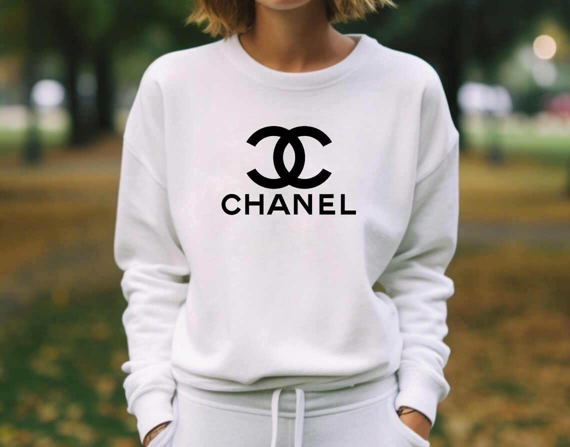 SatModa

SatModa

https://satmoda.com › products › дамска-блуза-chanel-logo

Дамска блуза Chanel Logo / SatModa

Ватирана блуза с обло деколте и свободна кройка. Материята на блузата е изключително мека и приятна. Осигурява максимален комфорт и топлина през зимните дни.

BGN 36.00