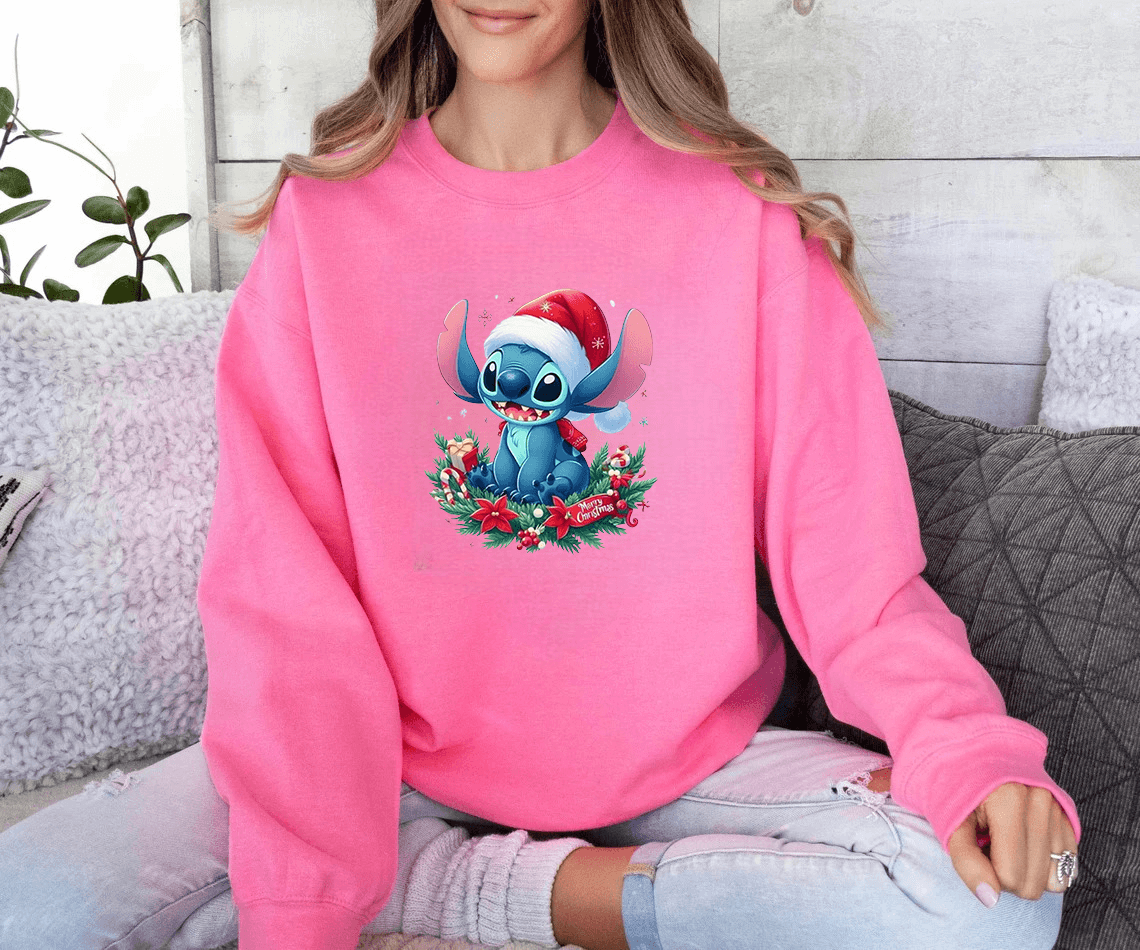Дамска блуза Stitch Christmas — розово, 100% памук, свободна кройка | SatModa
