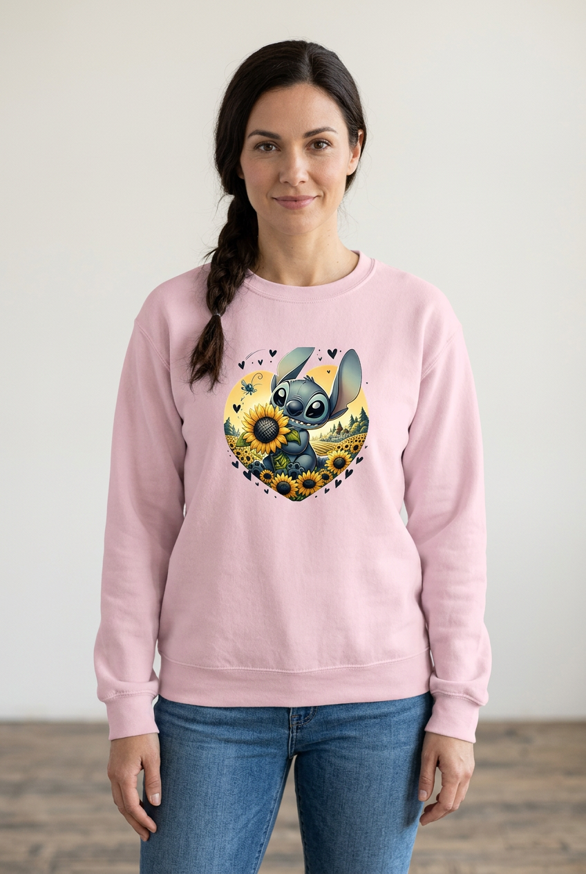 Дамска блуза Stitch Sunflower в светлорозово със Стич и жълти слънчогледи, показана на модел | SatModa