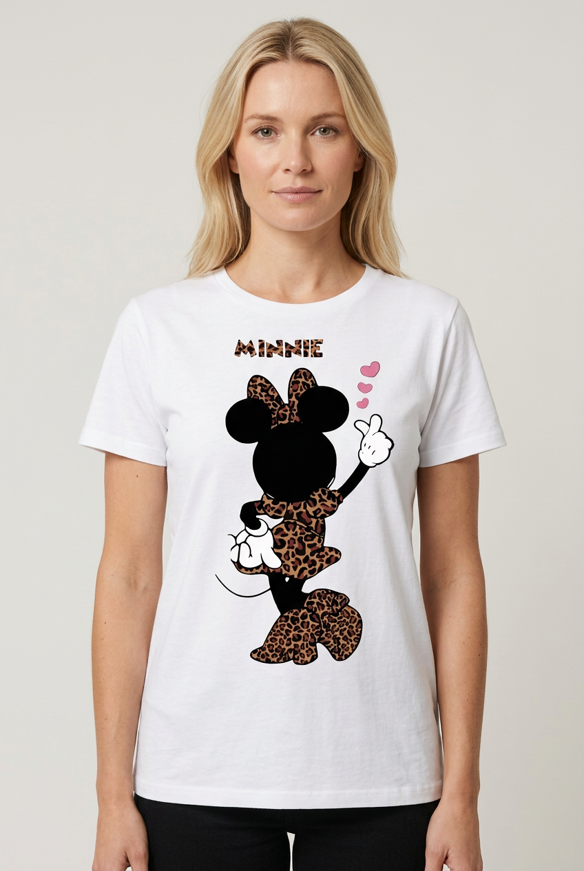  Дамска тениска Lady Minnie в бяло с леопардови детайли и розови сърца, на модел | SatModa