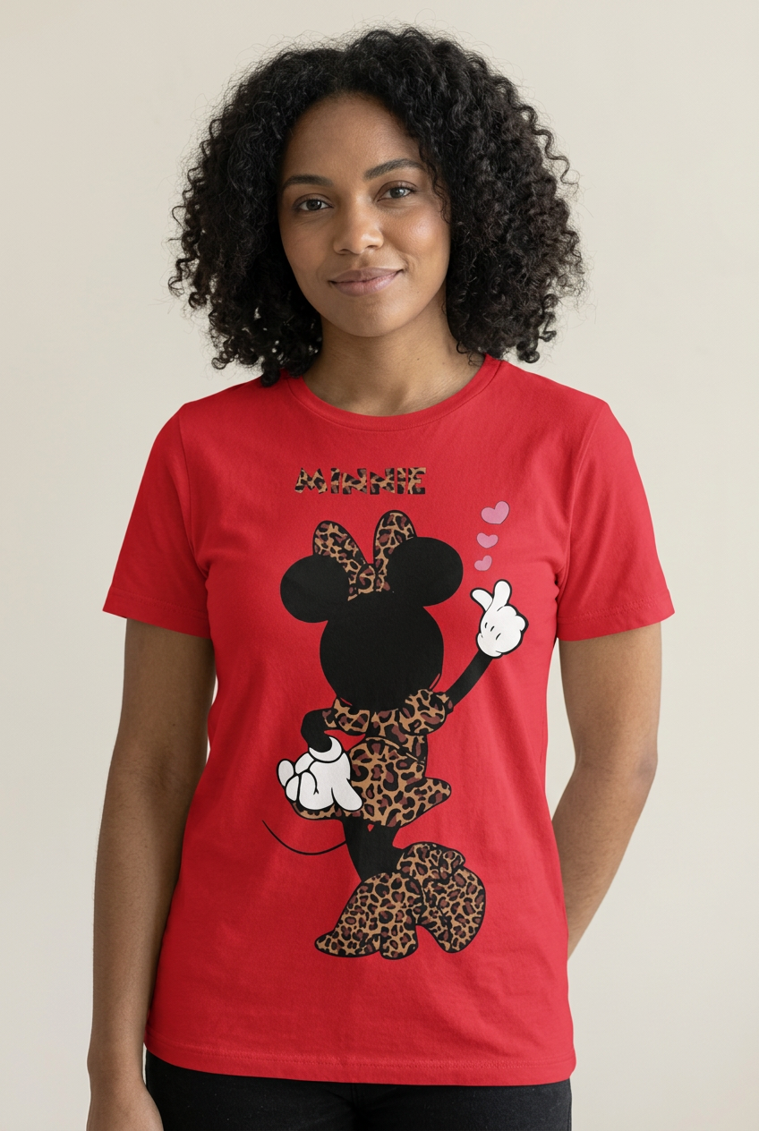 : Дамска тениска Lady Minnie в червено с леопардови детайли и розови сърца, на модел | SatModa