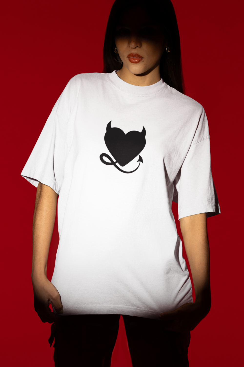 Дамска тениска Oversize Devil Heart бяла — 100% памук, размери XS-XXL | SatModa