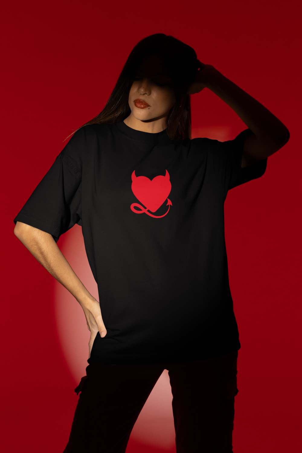 Дамска тениска Oversize Devil Heart черна — 100% памук, размери XS-XXL | SatModa