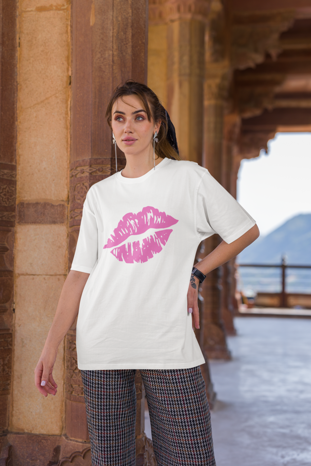 Дамска тениска Oversize Kiss бяла — 100% памук, размери XS-XXL | SatModa