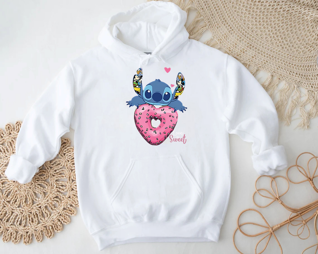 Дамски суичър Stitch Love is Sweet — бяло, 100% памук, качулка | SatModa
