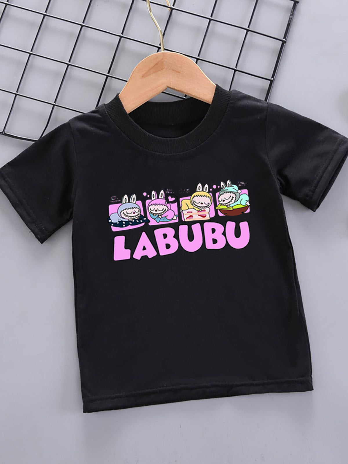 Детска тениска Sleeping Labubu черна — свободна кройка | SatModa