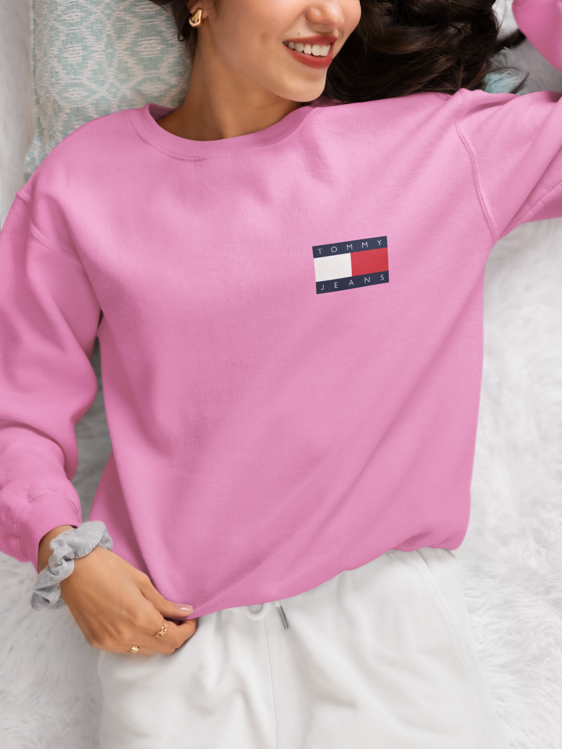 Дамска блуза Tommy Smal Logo / SatModa

Ватирана блуза с обло деколте и свободна кройка. Материята на блузата е изключително мека и приятна. Осигурява максимален комфорт и топлина през зимните дни.

BGN 37.60