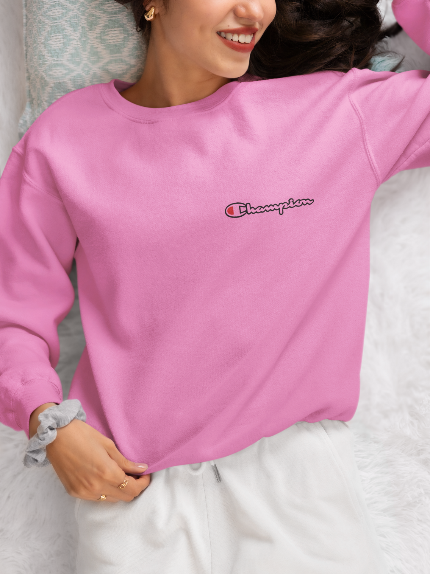 Дамска блуза Champion Smal Logo / SatModa

Ватирана блуза с обло деколте и свободна кройка. Материята на блузата е изключително мека и приятна. Осигурява максимален комфорт и топлина през зимните дни.

BGN 37.60