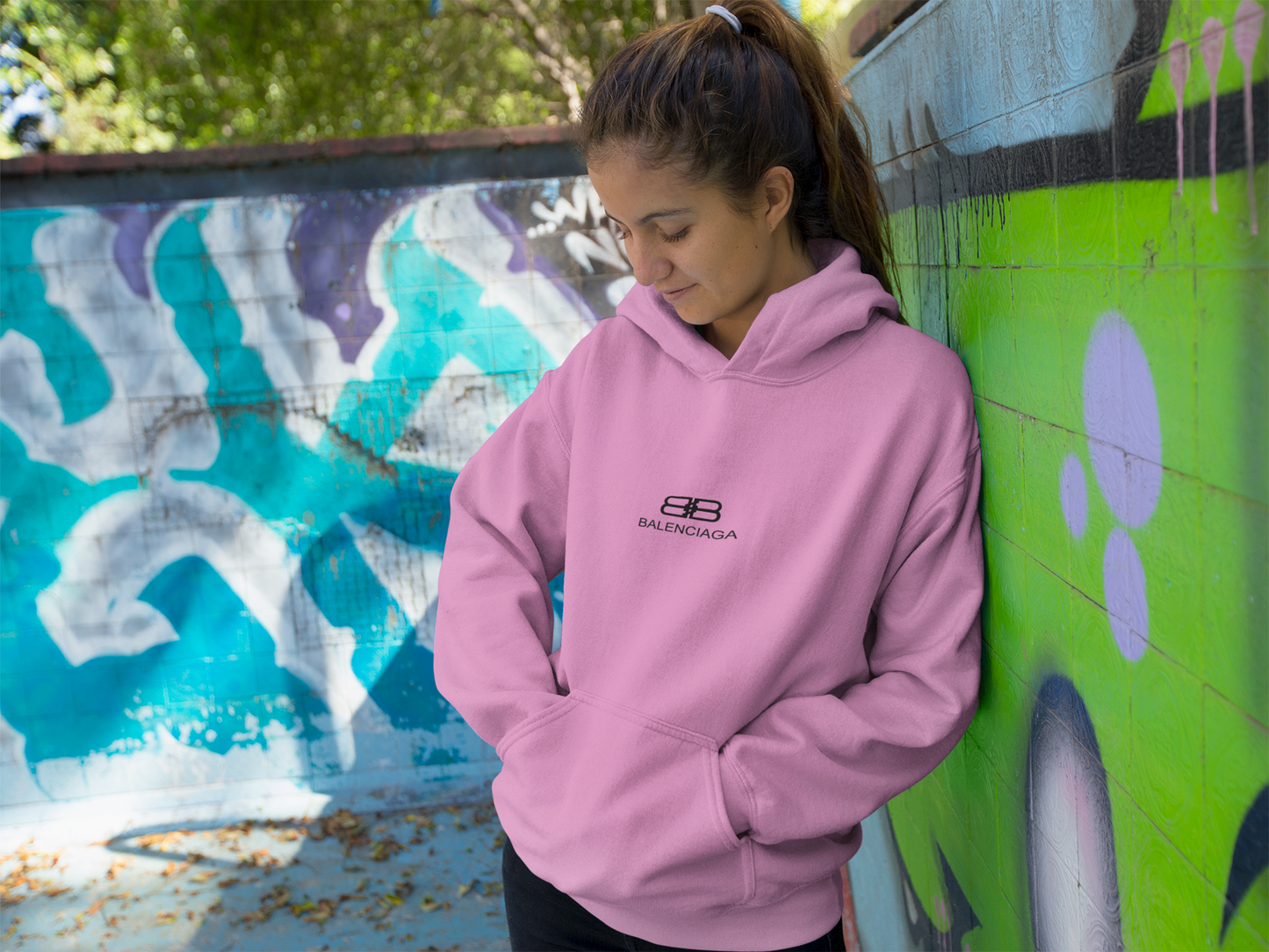 Дамски суитчър Balenciaga BB Smal Logo / SatModa

Ефектен дамски суичър с качулка и връзки.Материята на суичъра е изключително мека и приятна.Осигурява максимален комфорт и топлина през зимните дни.Памучна вата

BGN 45.00