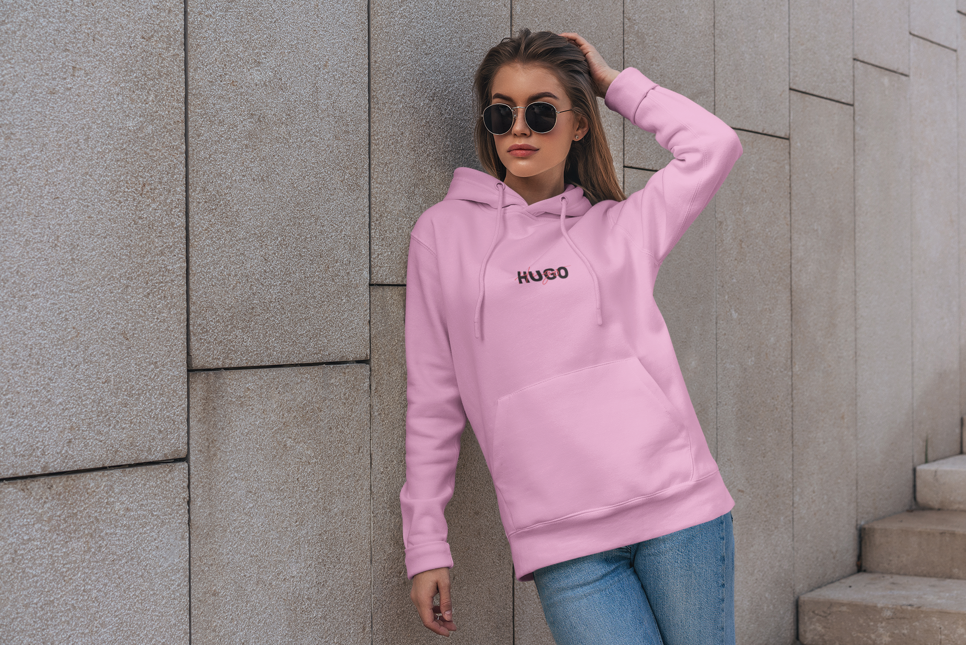 Дамски суитчър Hugo Signature Smal Logo / SatModa

Ефектен дамски суичър с качулка и връзки.Материята на суичъра е изключително мека и приятна.Осигурява максимален комфорт и топлина през зимните дни.Памучна вата

BGN 45.00