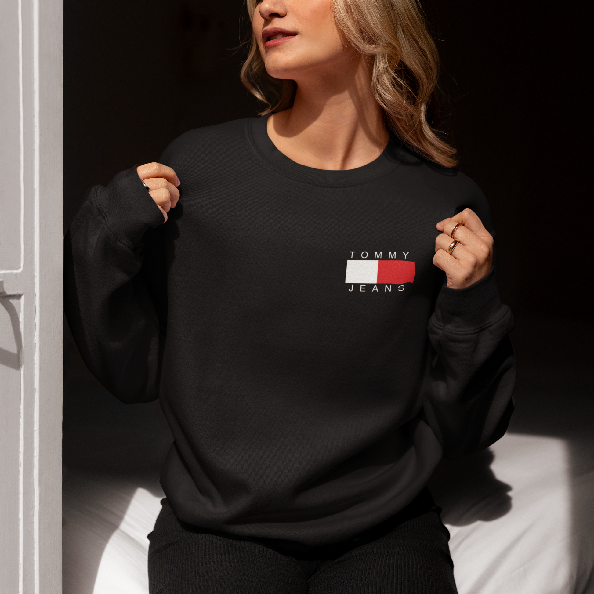 Дамска блуза Tommy Smal Logo / SatModa

Ватирана блуза с обло деколте и свободна кройка. Материята на блузата е изключително мека и приятна. Осигурява максимален комфорт и топлина през зимните дни.

BGN 37.60