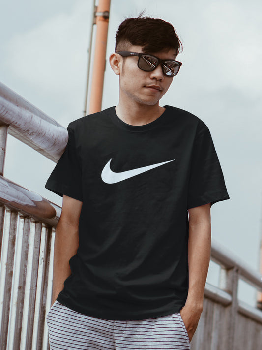 Мъжка тениска Just Nike/SatModa

Модерна мъжка тениска с обло деколте и свободна кройка. Материята на тениската е изключително мека и осигурява максимален комфорт през летните дни. Съчетава...

BGN 26.99