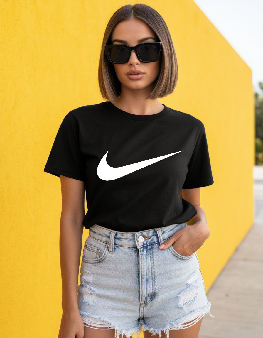 Дамска тениска Just Nike / SatModa.

Дамска тениска със стилен дизайн и висококачествени материали. Отличен избор за ежедневието и спорт. Подходяща за разнообразни поводи и комбинации.

€12.80 EUR