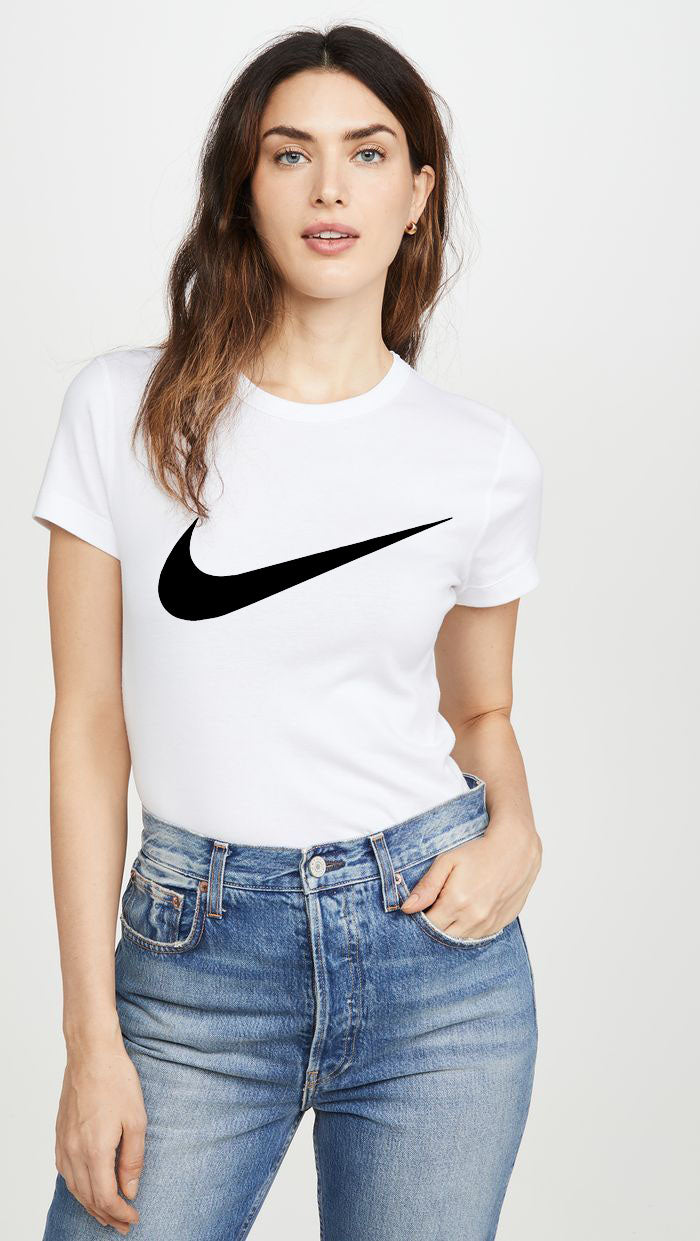 Дамска тениска Just Nike / SatModa.

Дамска тениска със стилен дизайн и висококачествени материали. Отличен избор за ежедневието и спорт. Подходяща за разнообразни поводи и комбинации.

€12.80 EUR