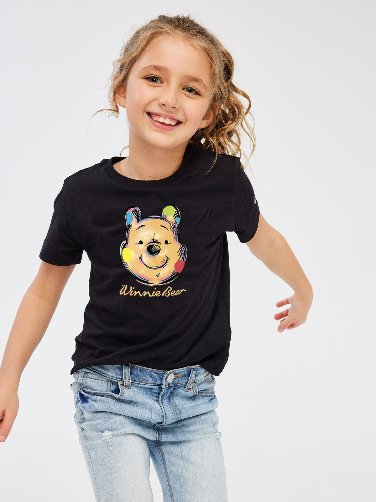 Детска тениска Winnie Bear

Детска тениска със забавен принт за всяко малко приключение. Мека и дишаща, за комфорт през целия ден.

BGN 23.90