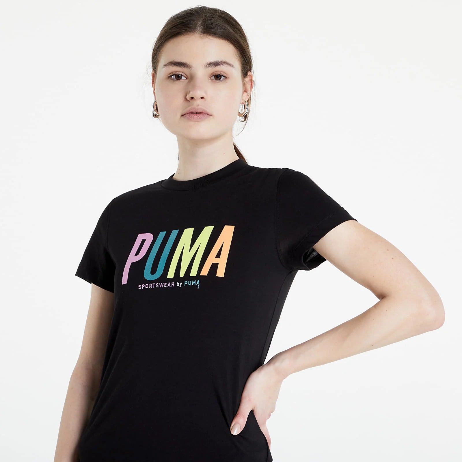 Дамска тениска Puma Swear - SatModa  https://satmoda.com/products/дамска-тениска-puma-swear  Дамска тениска със стилен дизайн и висококачествени материали. Отличен избор за ежедневието и спорт. Подходяща за разнообразни поводи и комбинации.