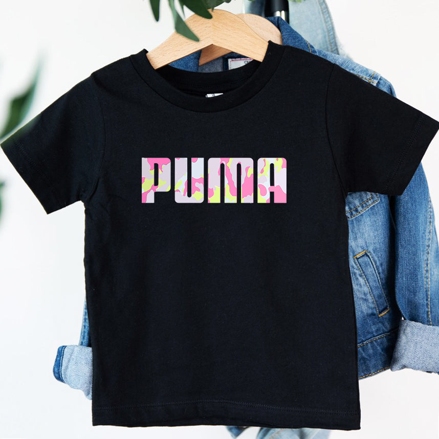 Детска тениска Puma Patterned  https://satmoda.com/products/детска-тениска-puma-patterned  Детска тениска със забавен принт за всяко малко приключение. Мека и дишаща, за комфорт през целия ден.