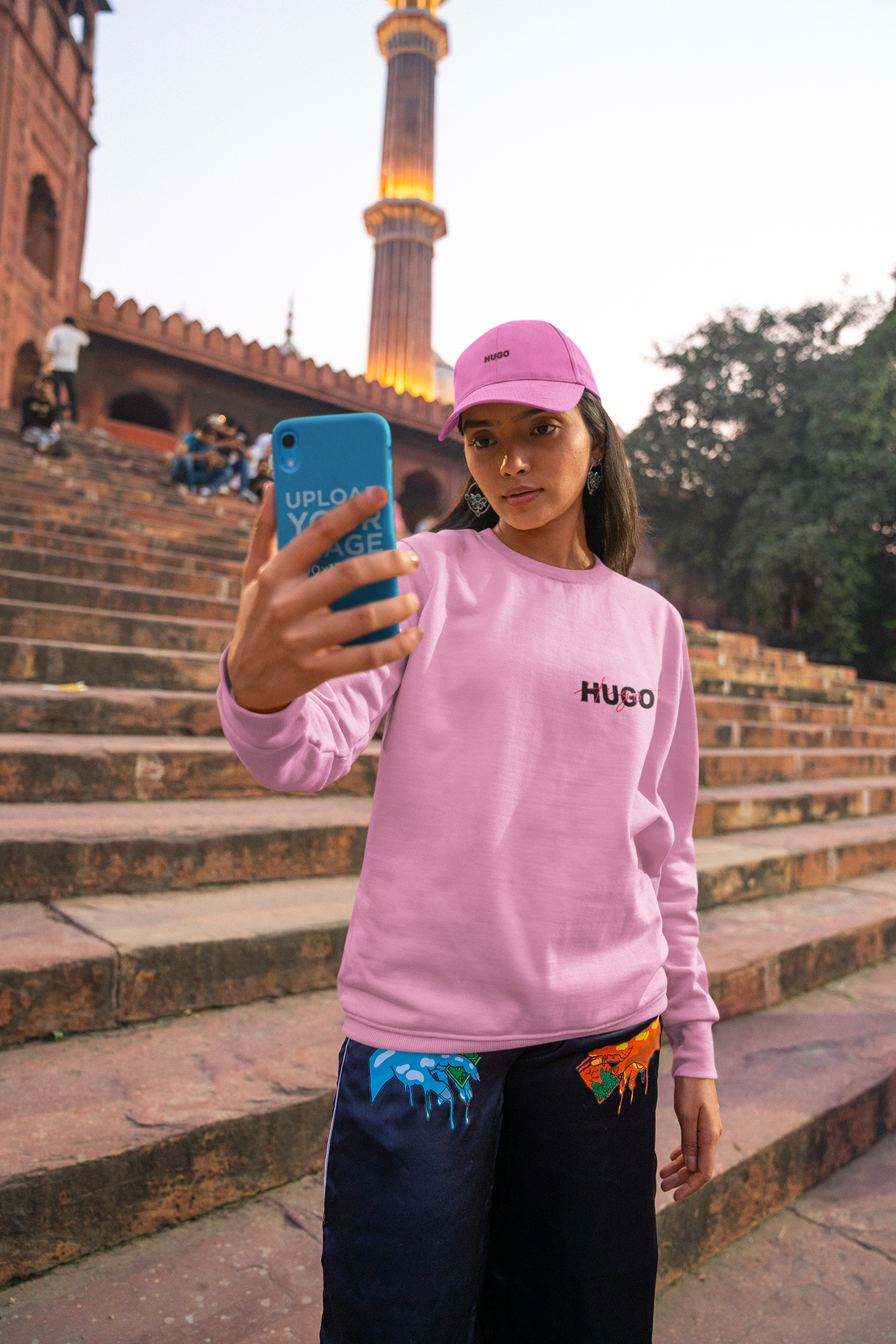 Дамска блуза Hugo Smal Logo / SatModa

Ватирана блуза с обло деколте и свободна кройка. Материята на блузата е изключително мека и приятна. Осигурява максимален комфорт и топлина през зимните дни.

BGN 37.60