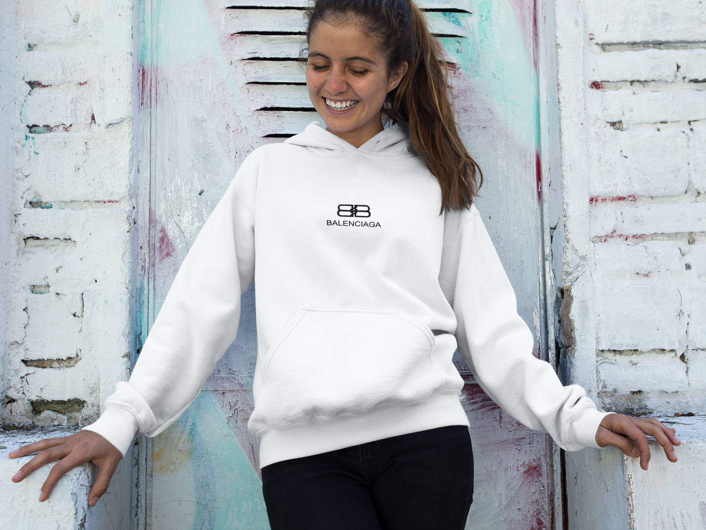 Дамски суитчър Balenciaga BB Smal Logo / SatModa

Ефектен дамски суичър с качулка и връзки.Материята на суичъра е изключително мека и приятна.Осигурява максимален комфорт и топлина през зимните дни.Памучна вата

BGN 45.00