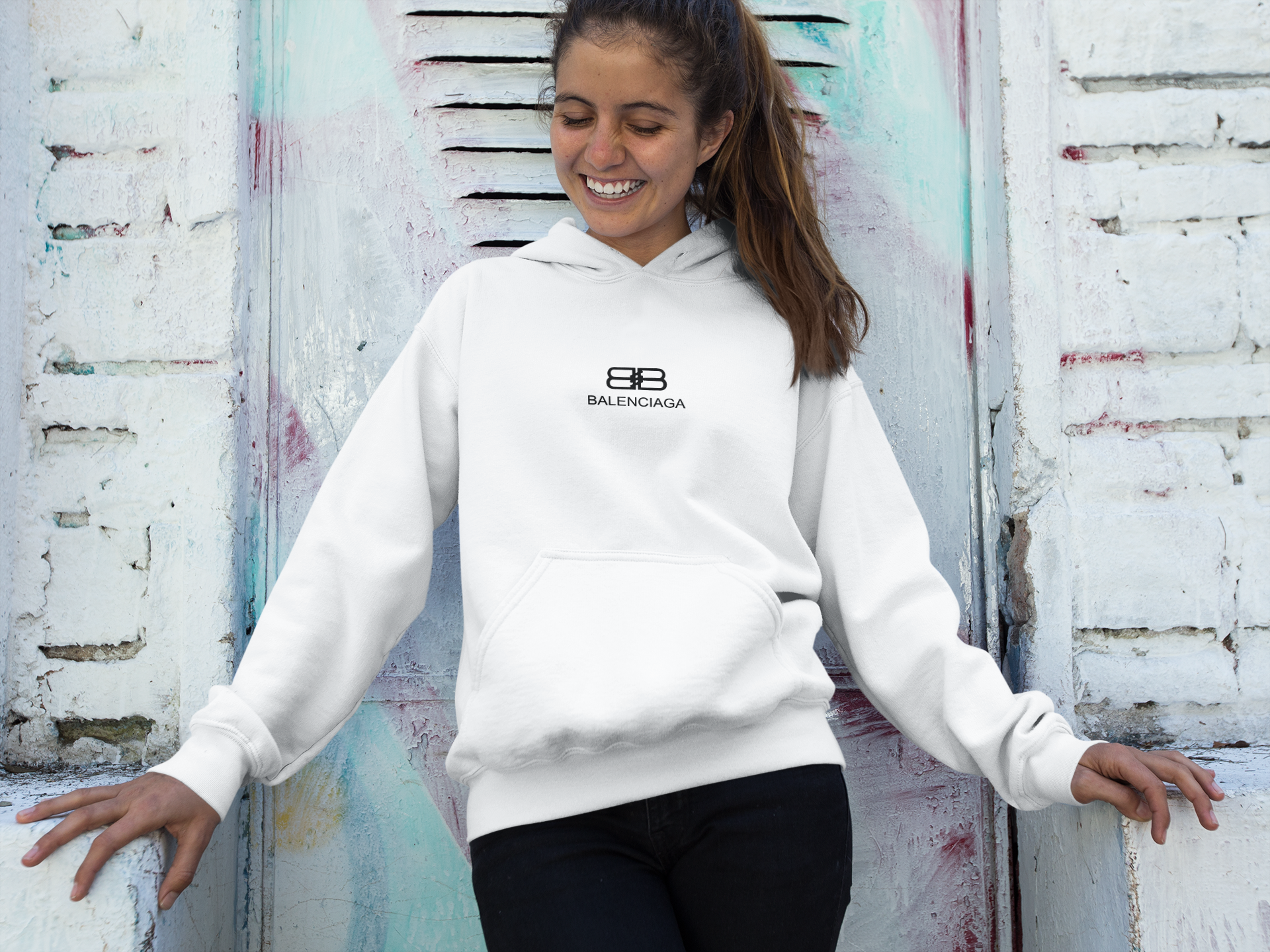 Дамски суитчър Balenciaga BB Smal Logo / SatModa

Ефектен дамски суичър с качулка и връзки.Материята на суичъра е изключително мека и приятна.Осигурява максимален комфорт и топлина през зимните дни.Памучна вата

BGN 45.00