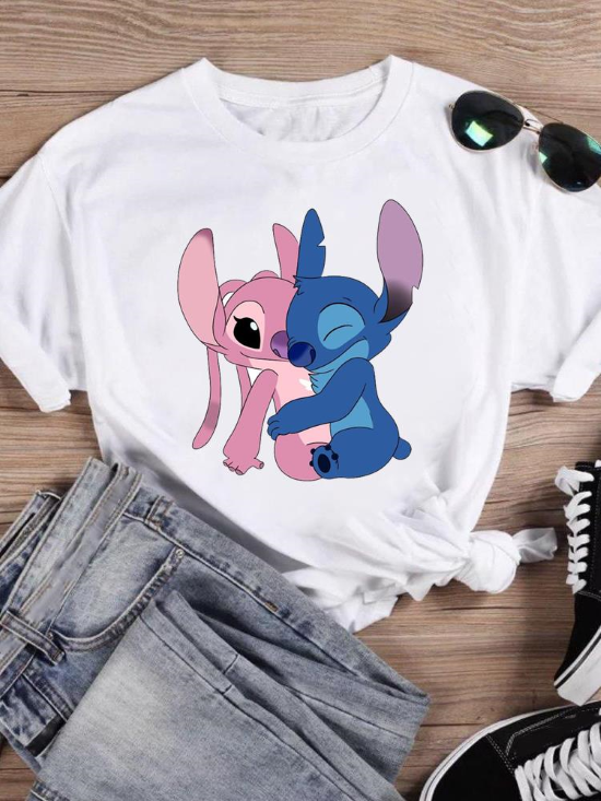 Бяла Дамска тениска Stitch hug  https://satmoda.com/products/white-womens-t-shirtstitch-hug  Бялата дамска тениска, изработена от 100% памук, представлява стилна и удобна дреха за жени. Тениската е изработена от висококачествен материал, който...