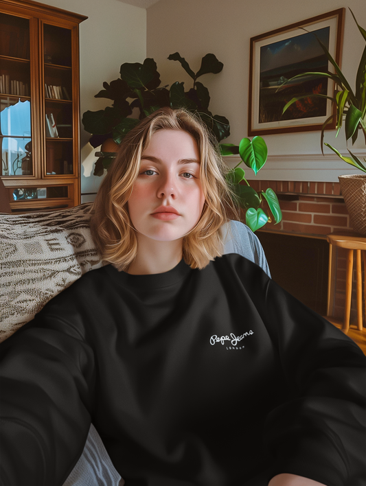 Дамска блуза Pepe Smal Logo / SatModa

Ватирана блуза с обло деколте и свободна кройка. Материята на блузата е изключително мека и приятна. Осигурява максимален комфорт и топлина през зимните дни.

BGN 37.60