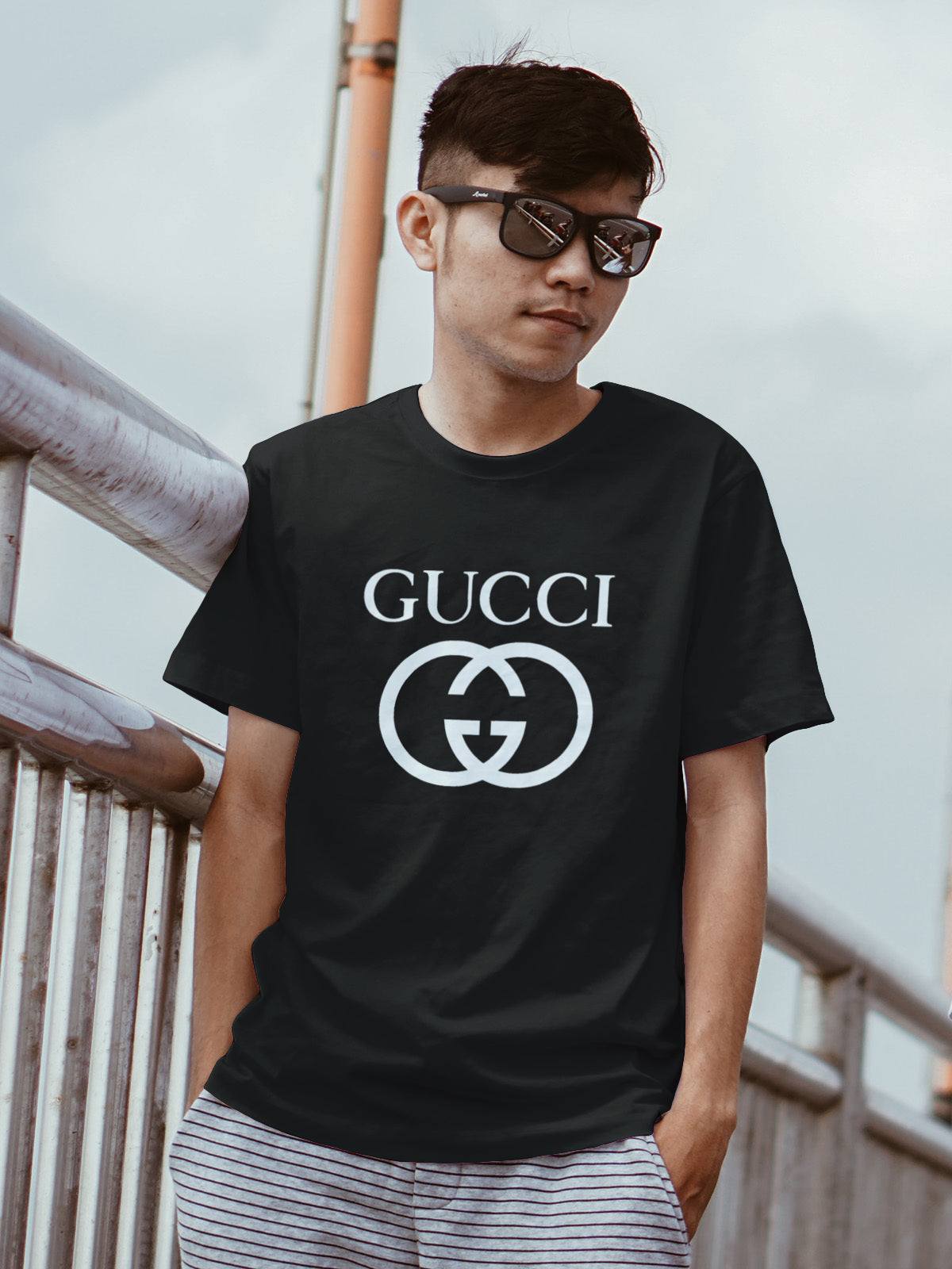 Мъжка тениска Gucci Logo / SatModa

Модерна мъжка тениска с обло деколте и свободна кройка. Материята на тениската е изключително мека и осигурява максимален комфорт през летните дни. Съчетава...

BGN 26.99