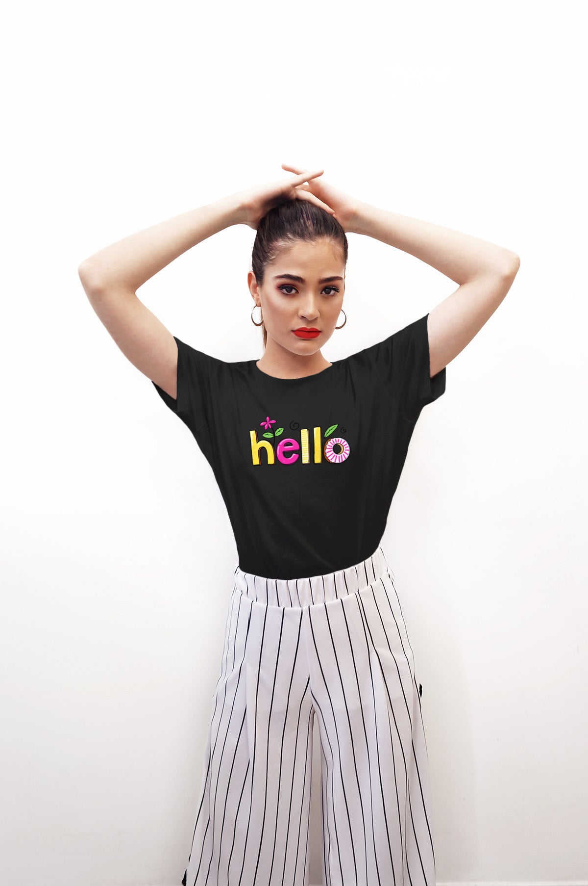 Дамска тениска Hello Colors / SatModa.

Дамска тениска със стилен дизайн и висококачествени материали. Отличен избор за ежедневието и спорт. Подходяща за разнообразни поводи и комбинации.

€12.80 EUR