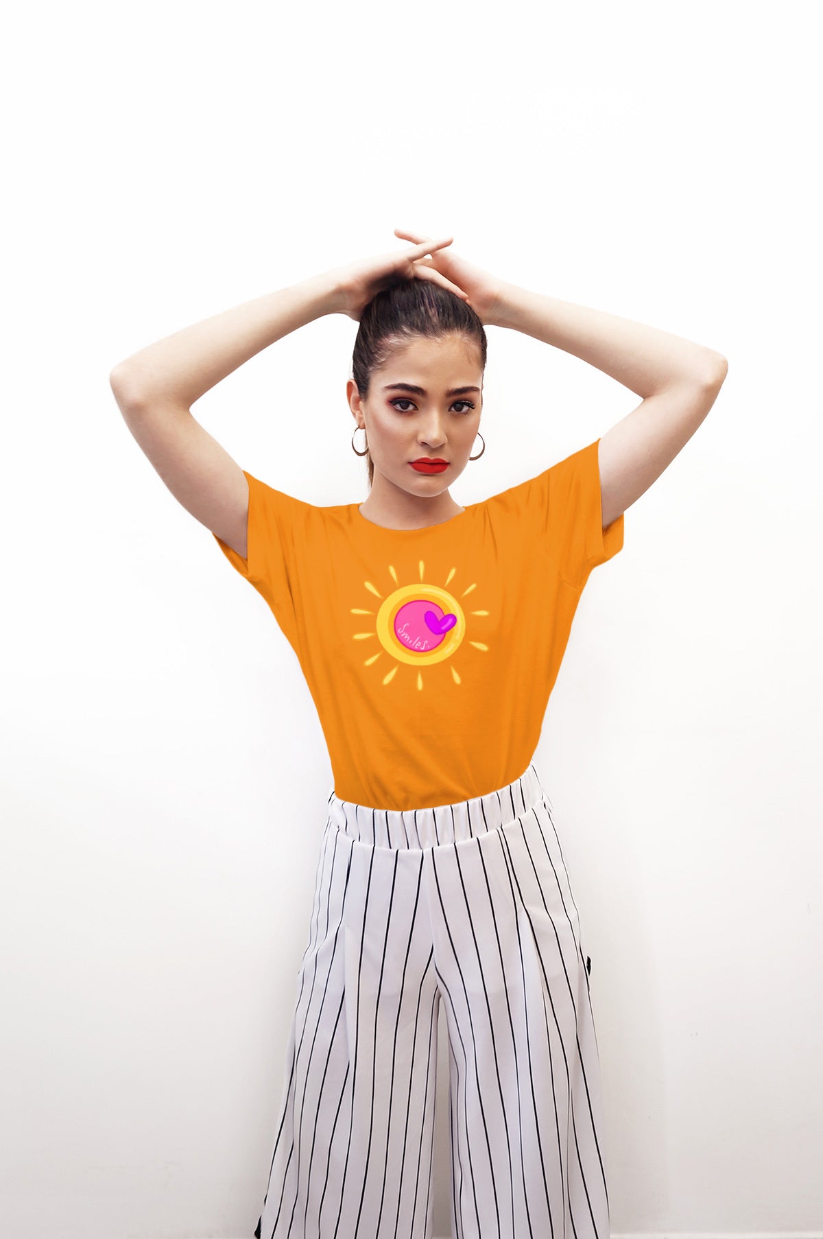 Дамска тениска Sun Colors / SatModa.

Дамска тениска със стилен дизайн и висококачествени материали. Отличен избор за ежедневието и спорт. Подходяща за разнообразни поводи и комбинации.

€12.80 EUR