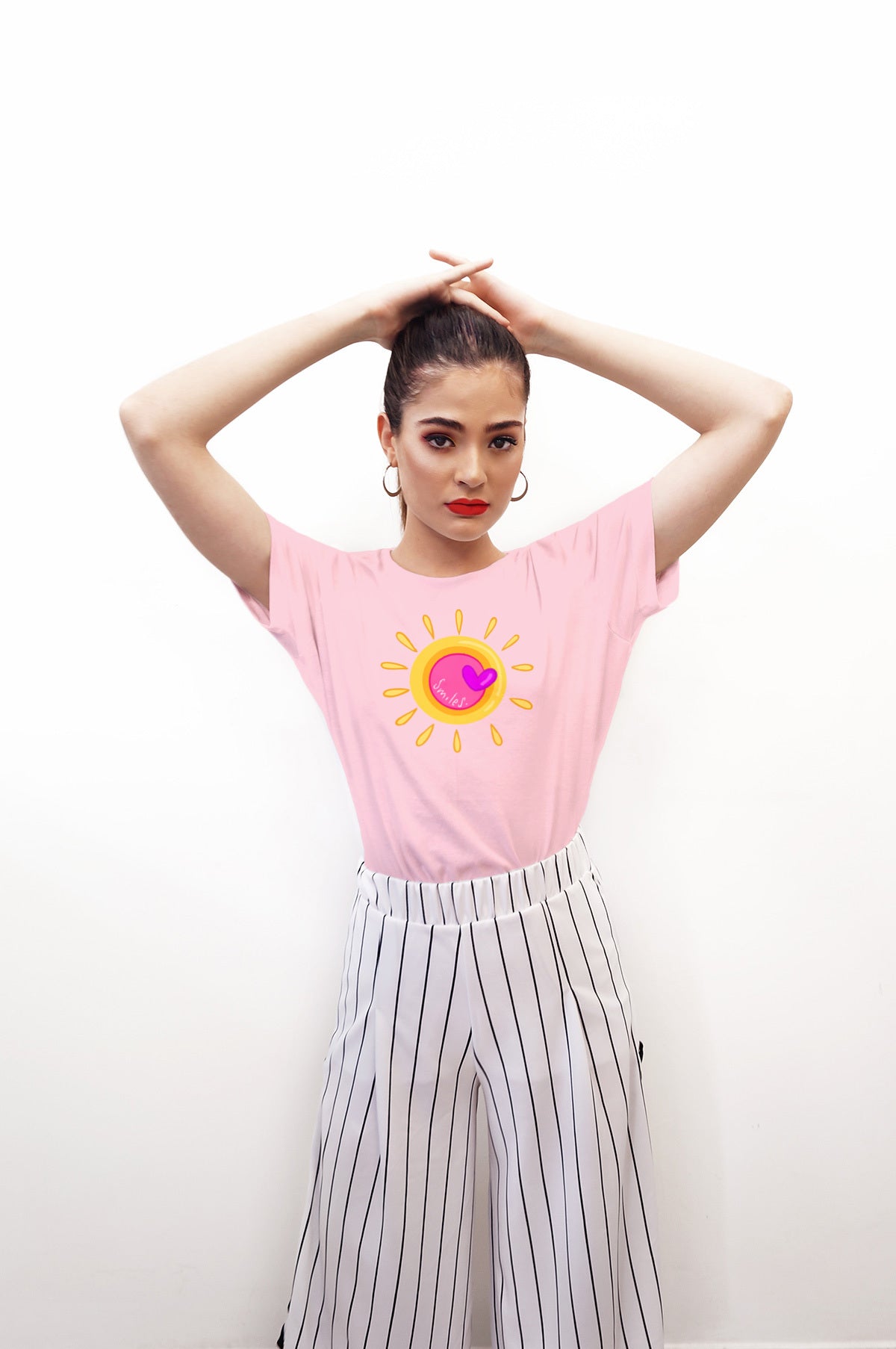 Дамска тениска Sun Colors / SatModa.

Дамска тениска със стилен дизайн и висококачествени материали. Отличен избор за ежедневието и спорт. Подходяща за разнообразни поводи и комбинации.

€12.80 EUR