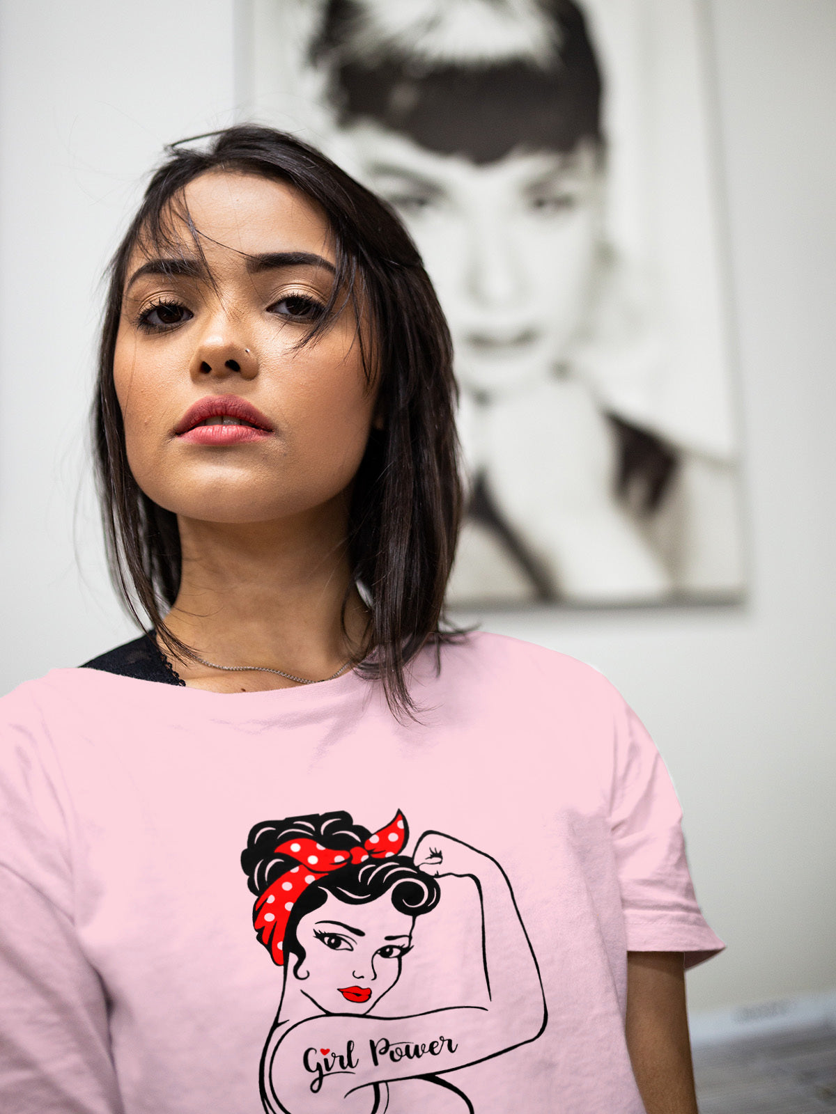Дамска тениска Girl Power / SatModa.

Дамска тениска със стилен дизайн и висококачествени материали. Отличен избор за ежедневието и спорт. Подходяща за разнообразни поводи и комбинации.

€12.80 EUR