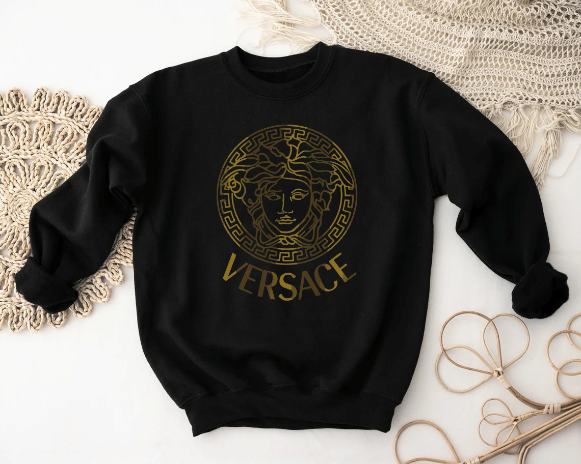 SatModa

SatModa

https://satmoda.com › products › дамска-блуза-versace

Дамска блуза Versace / SatModa.

Ватирана блуза с обло деколте и свободна кройка. Материята на блузата е изключително мека и приятна. Осигурява максимален комфорт и топлина през зимните дни.

BGN 36.00