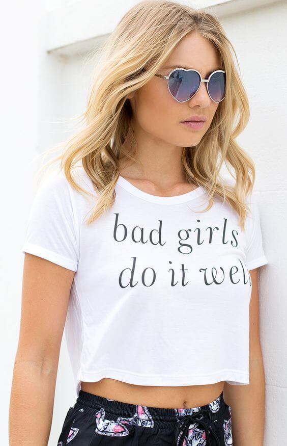 Кроп Топ Bad girls do it well - SatModa  https://satmoda.com/products/кроп-топ-bad-girls-do-it-well  Кроп Топ тениска с обло деколте и свободна кройка. Материята на тениските е изключително мека и осигурява максимален комфорт през летните дни. 100% памук. 