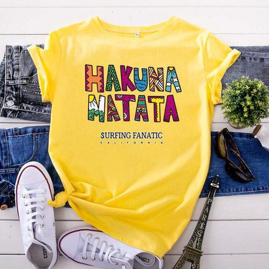 Дамска тениска Color matata DTG  https://satmoda.com/products/дамска-тениска-color-matata-dtg-лято-2022  Дамска тениска с обло деколте и свободна кройка. Тениската е изключително мека и осигурява максимален комфорт през летните дни.Тениската е изработена 100% памук