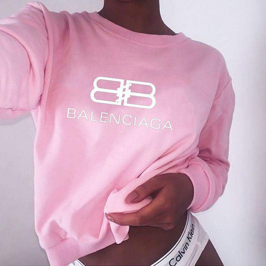 Дамска блуза Balenciaga B dtg  https://satmoda.com/products/balenciaga-b-dtg-дамска-блуза  Модерна дамска блуза с надписБлуза с обло деколте и свободна кройка. Материята на блузата е изключително мека и приятна. Осигурява максимален комфорт и топлина през зимните дни.100% памук