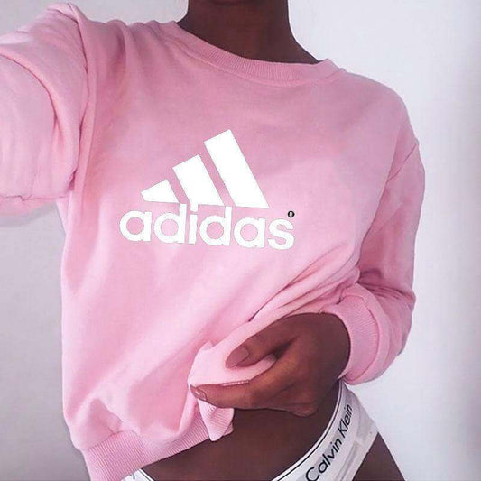 Дамска блуза Adidas dtg  https://satmoda.com/products/adidas-дамска-блуза  Модерна дамска блуза с щампаБлуза с обло деколте и свободна кройка. Материята на блузата е изключително мека и приятна. Осигурява максимален комфорт и топлина през зимните дни.100% памук