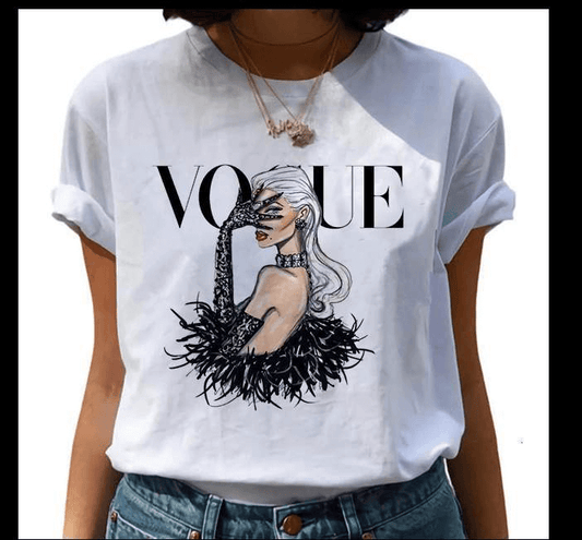 Дамска теника Vogue DTG  https://satmoda.com/products/дамска-тениска-vogue-dtg-лято-2022  Дамска Тениска с обло деколте и свободна кройка. Материята на тениската е изключително мека и осигурява максимален комфорт през летните дни. 95% памук и 5% ликра