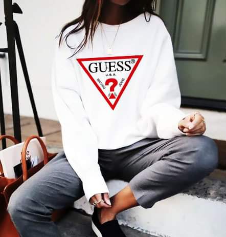 Дамска блуза Guess  https://satmoda.com/products/дамска-блуза-guess  Блуза с обло деколте и свободна кройка. Материята на блузата е изключително мека и приятна. Осигурява максимален комфорт и топлина през зимните дни. 100% памук