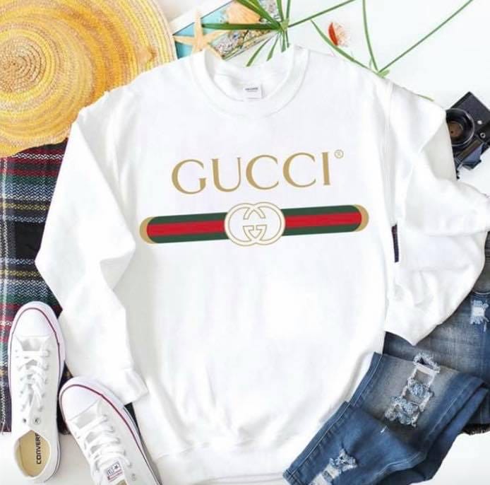 Дамска блуза Gucci white dtg  https://satmoda.com/products/дамска-блуза-gucci-white-dtg  Модерна дамска блуза с надписБлуза с обло деколте и свободна кройка. Материята на блузата е изключително мека и приятна. Осигурява максимален комфорт и топлина през зимните дни.100% памук